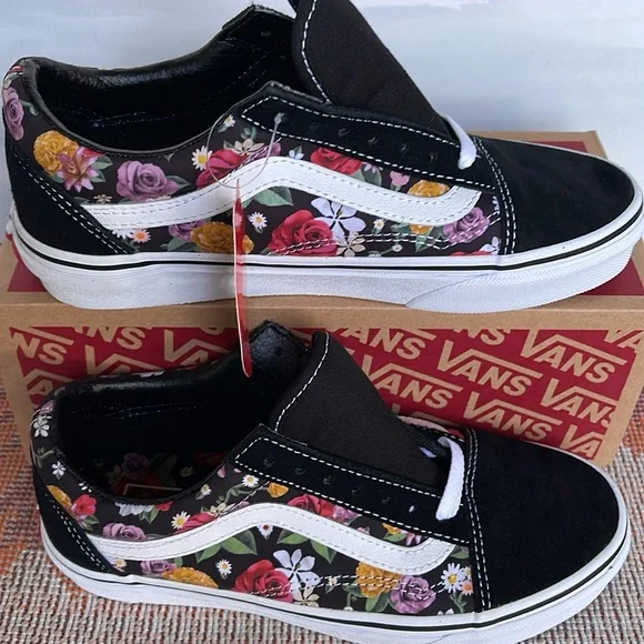 Vans WMNS Old Skool
(Lux Floral) Digi Floral/
VN0A38G1U5H
Sneakers - Picture 2 of 16